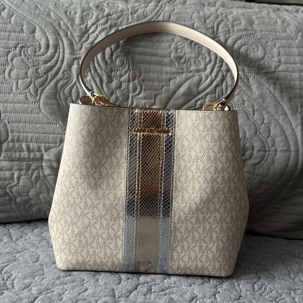 NEW Michael Kors Medium Pratt Bucket Shoulder Bag-received as a gift/never used